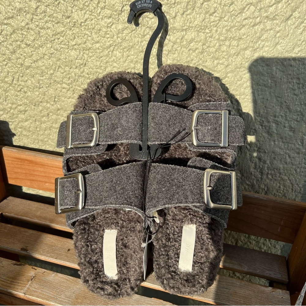 H&M fluffy slides